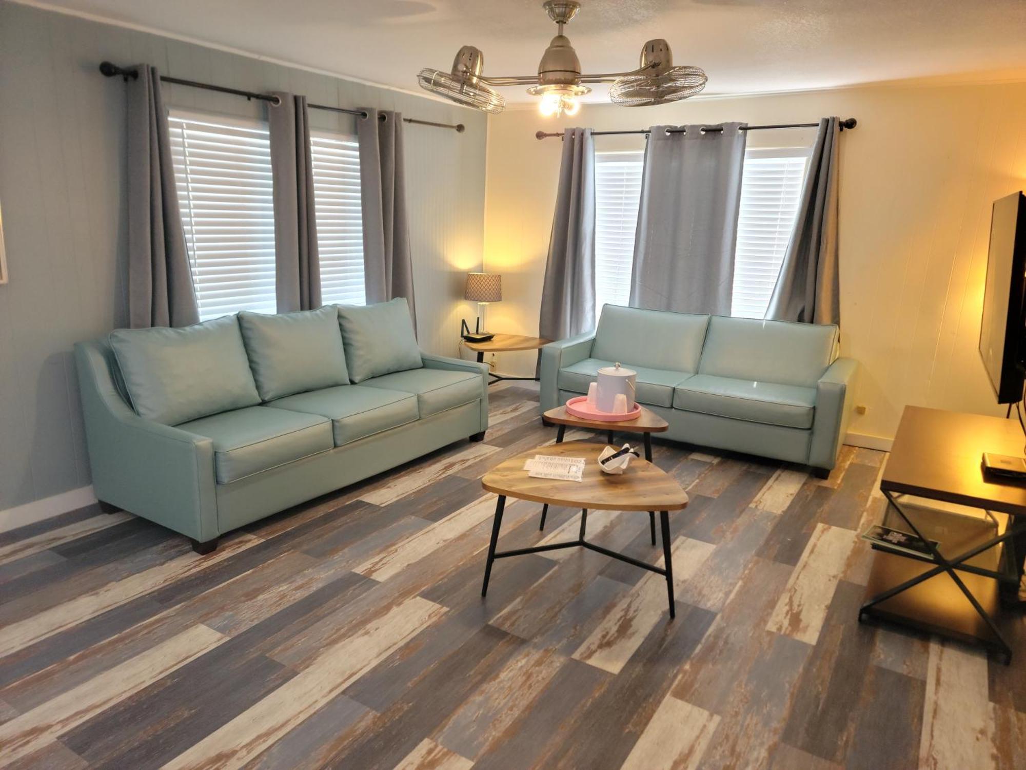Upper Deck Hotel And Bar - Adults Only 南帕诸岛 外观 照片