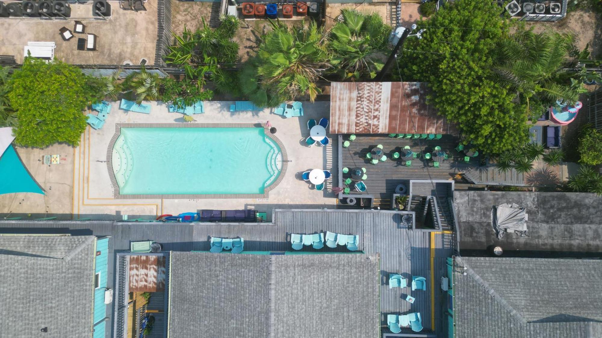Upper Deck Hotel And Bar - Adults Only 南帕诸岛 外观 照片