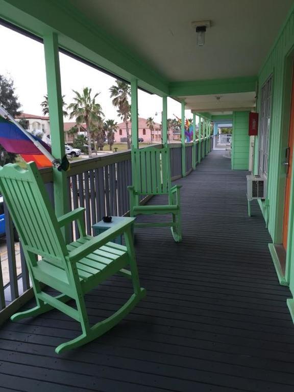 Upper Deck Hotel And Bar - Adults Only 南帕诸岛 外观 照片