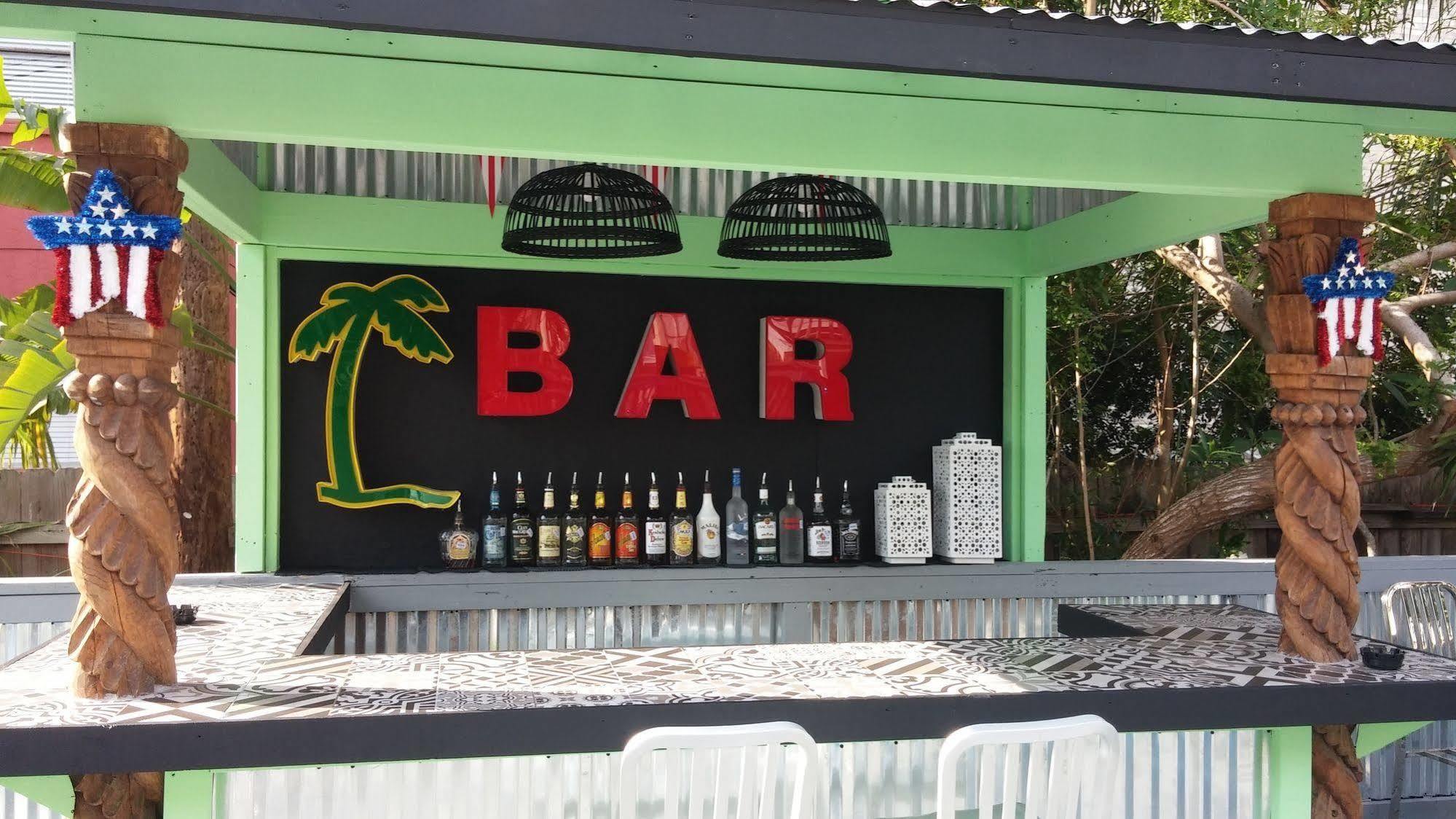 Upper Deck Hotel And Bar - Adults Only 南帕诸岛 外观 照片